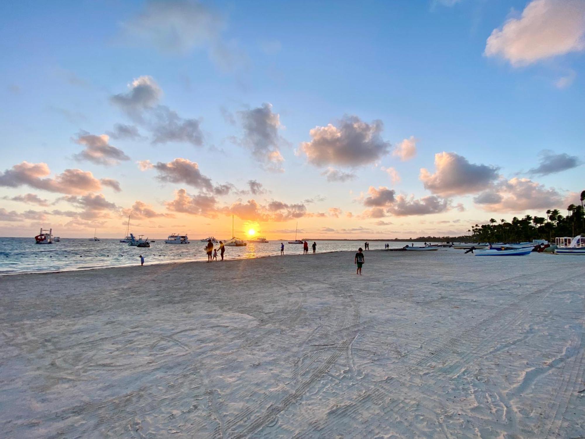 Madonna Pool Beach Los Corales Punta Cana Exterior foto